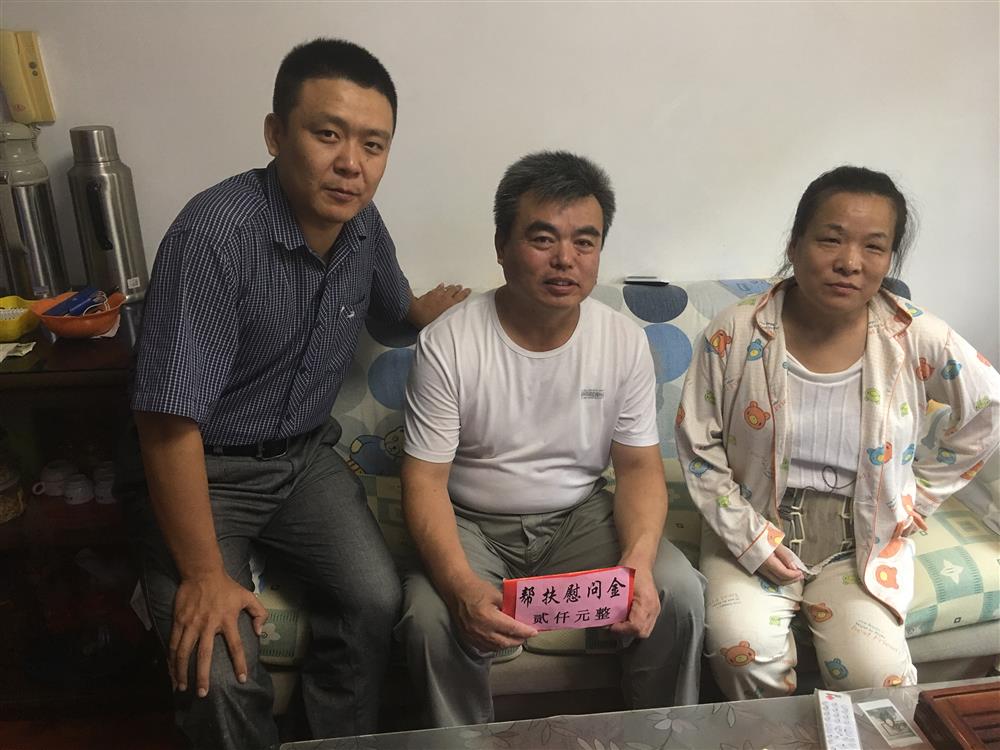 伟德国际victor1946党委中秋节前送温暖