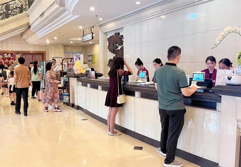 伟德国际victor1946旗下吉华大厦迎来客流高峰